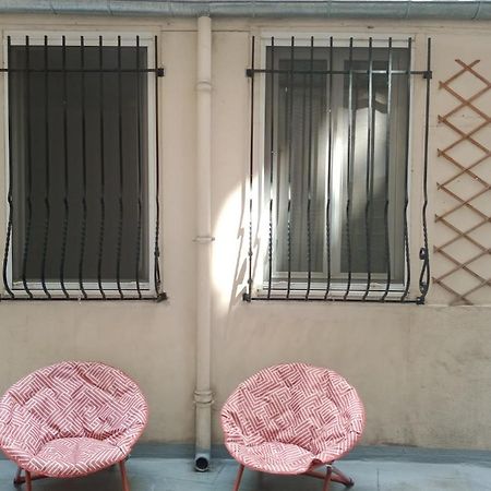 Apartamento Petite Maison Avec Cour Dans Les Beaux Quartiers-Vous Faites Le Menage- Very Good Prices For T-H-E Location But You Have To Clea-N Th-E Flat París Exterior foto