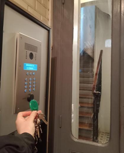 Apartamento Petite Maison Avec Cour Dans Les Beaux Quartiers-Vous Faites Le Menage- Very Good Prices For T-H-E Location But You Have To Clea-N Th-E Flat París Exterior foto