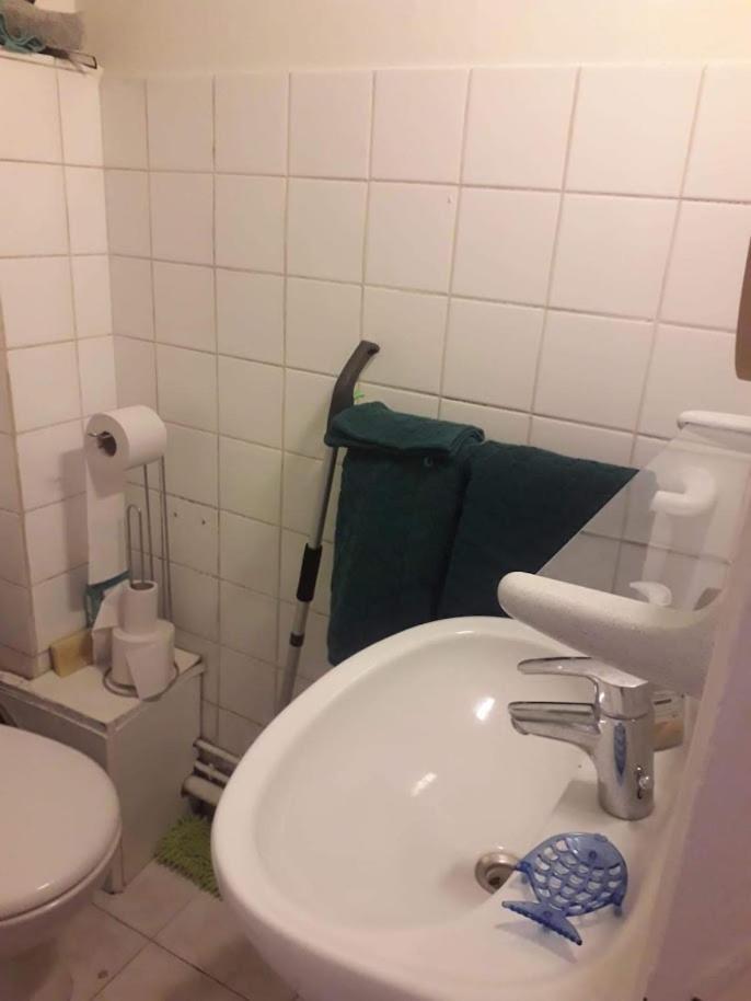 Apartamento Petite Maison Avec Cour Dans Les Beaux Quartiers-Vous Faites Le Menage- Very Good Prices For T-H-E Location But You Have To Clea-N Th-E Flat París Exterior foto