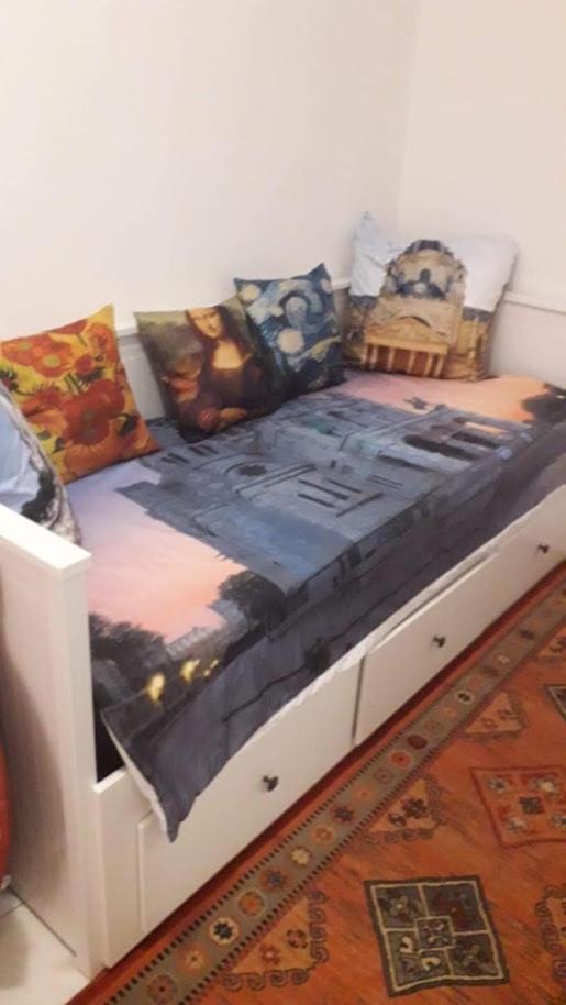 Apartamento Petite Maison Avec Cour Dans Les Beaux Quartiers-Vous Faites Le Menage- Very Good Prices For T-H-E Location But You Have To Clea-N Th-E Flat París Exterior foto