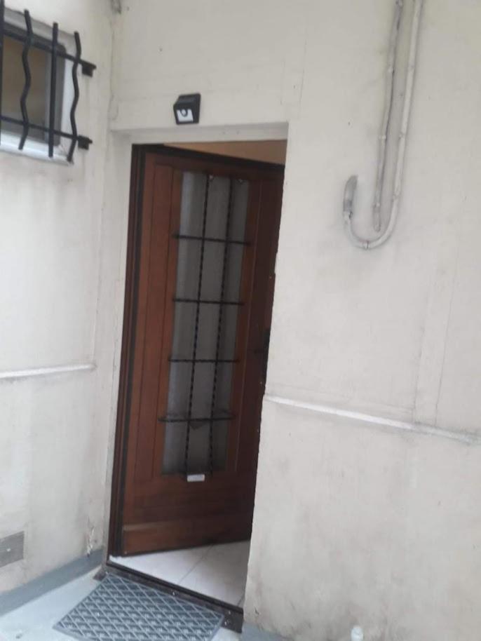 Apartamento Petite Maison Avec Cour Dans Les Beaux Quartiers-Vous Faites Le Menage- Very Good Prices For T-H-E Location But You Have To Clea-N Th-E Flat París Exterior foto